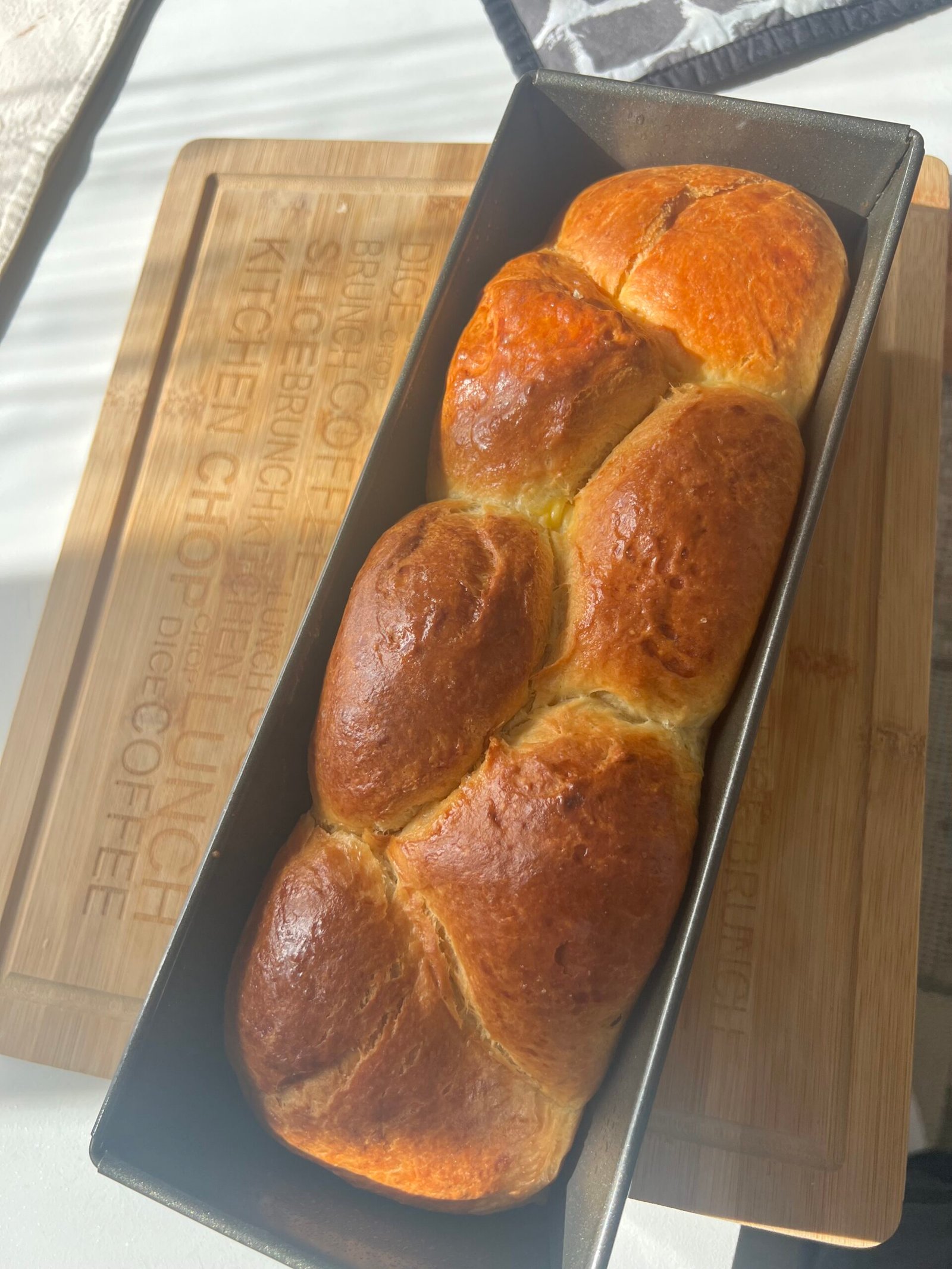 Käsinleivottu Voi-Briossi (Vuokaleipä)